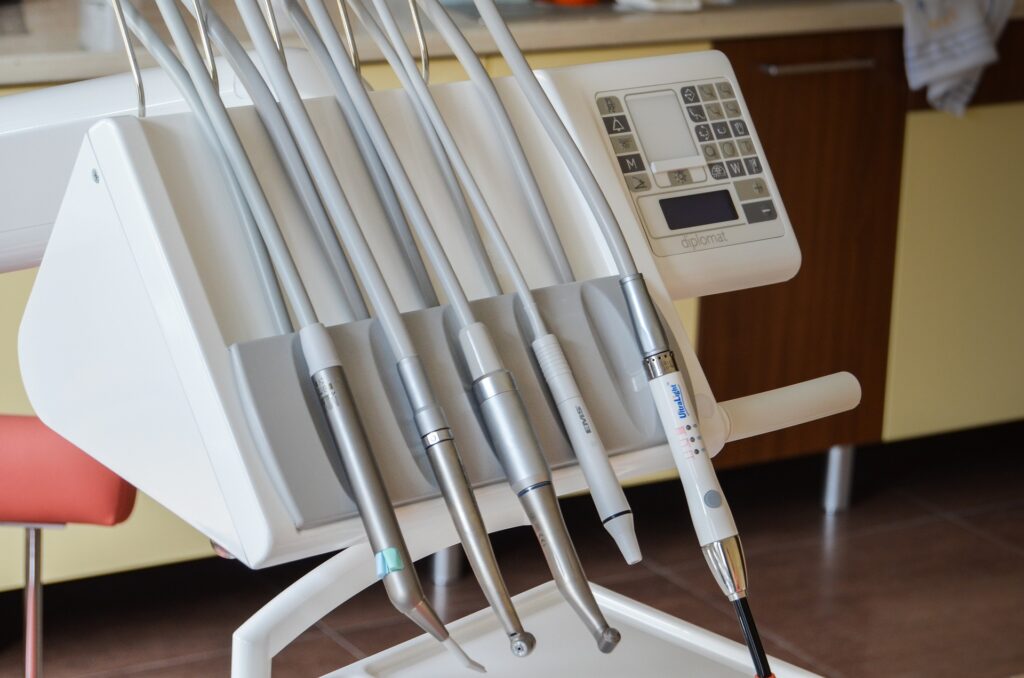 Wiertła dentystyczne – wybierz idealne dla twoich potrzeb